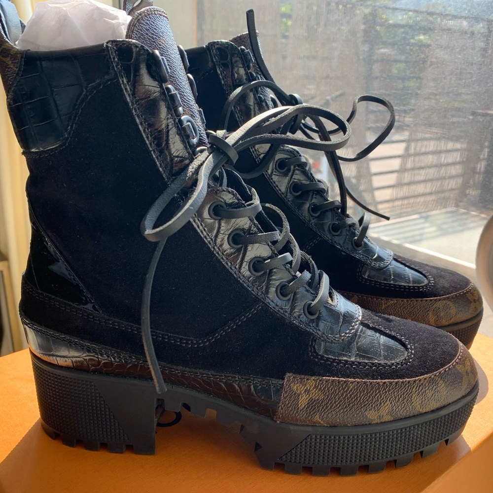Louis Vuitton laureate desert lace up boots